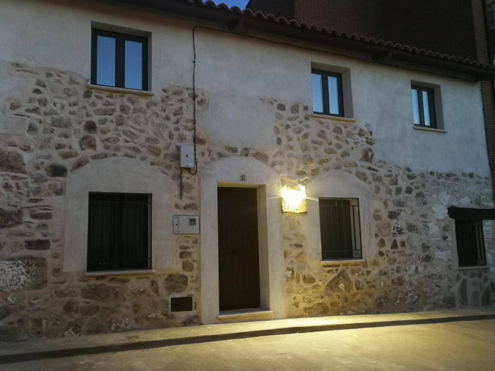 Casa Rural El Enebro 4 Estrellas Navamorcuende Bagian luar foto